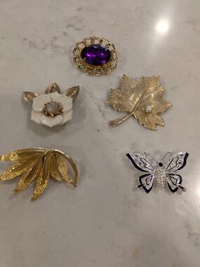 Vintage Gold Tone Brooch Lot Of 5with Purple Gem, White Flower, Leaf & Butterfly